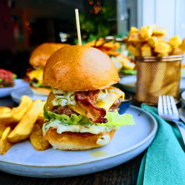 Sandwich & Burger Combo.